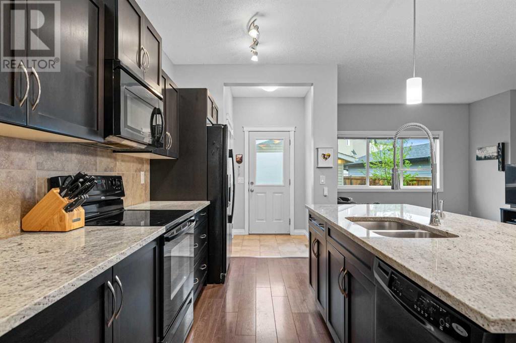 10 Reunion Grove Nw, Airdrie, Alberta  T4B 0Z7 - Photo 6 - A2225173