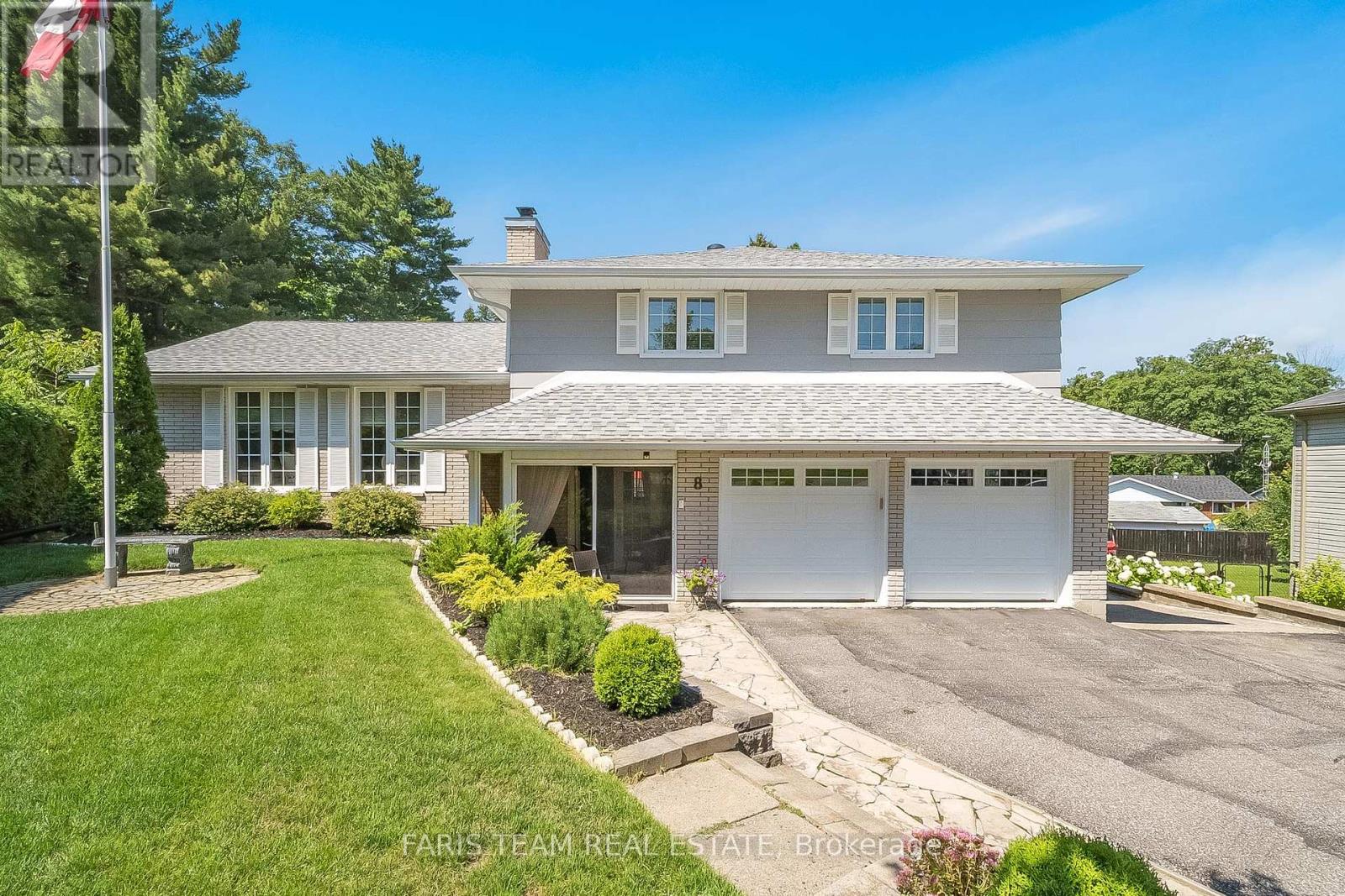 8 Viel Street, Penetanguishene, Ontario  L9M 1H8 - Photo 2 - S12190236