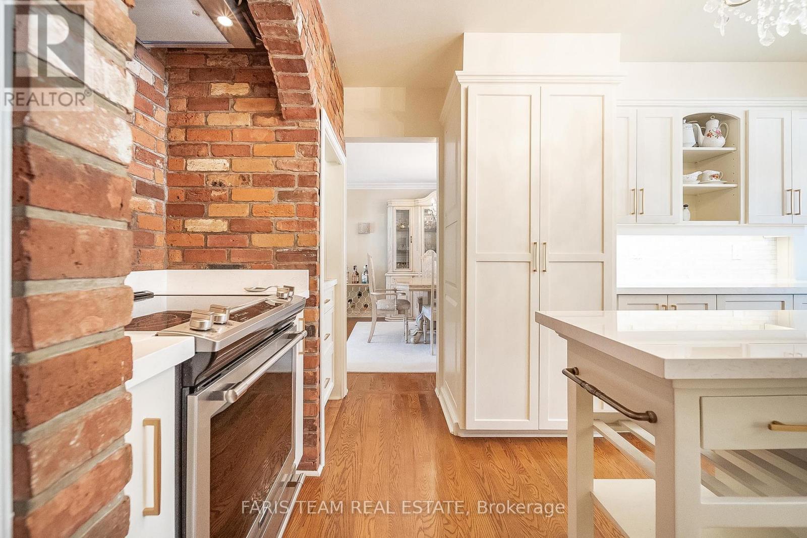 8 Viel Street, Penetanguishene, Ontario  L9M 1H8 - Photo 6 - S12190236