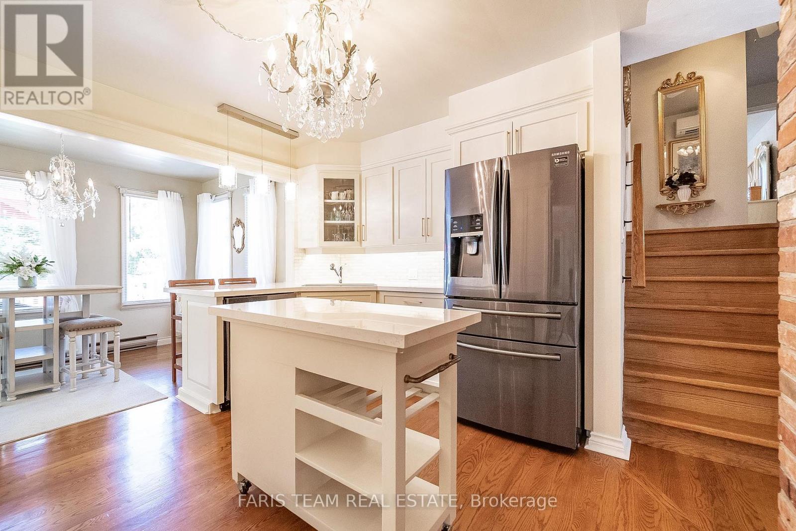 8 Viel Street, Penetanguishene, Ontario  L9M 1H8 - Photo 7 - S12190236