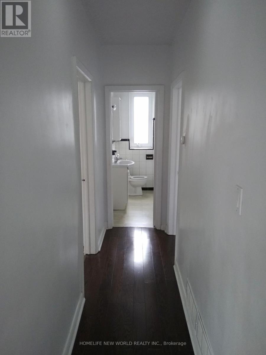 96 Berkinshaw Crescent, Toronto, Ontario  M3B 2T2 - Photo 8 - C12187958