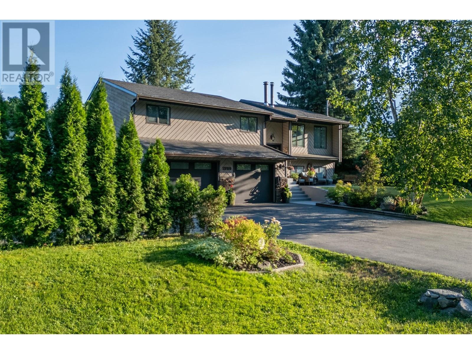 1559 Mckinnon Road, Revelstoke, BC V0E2S1