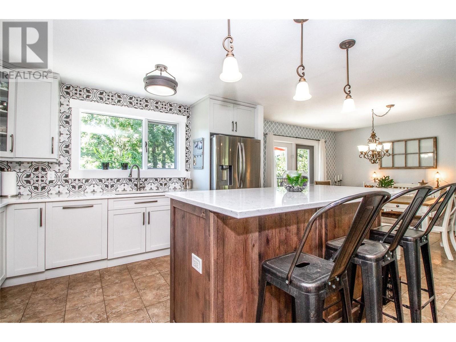 1559 Mckinnon Road, Revelstoke, BC V0E2S1