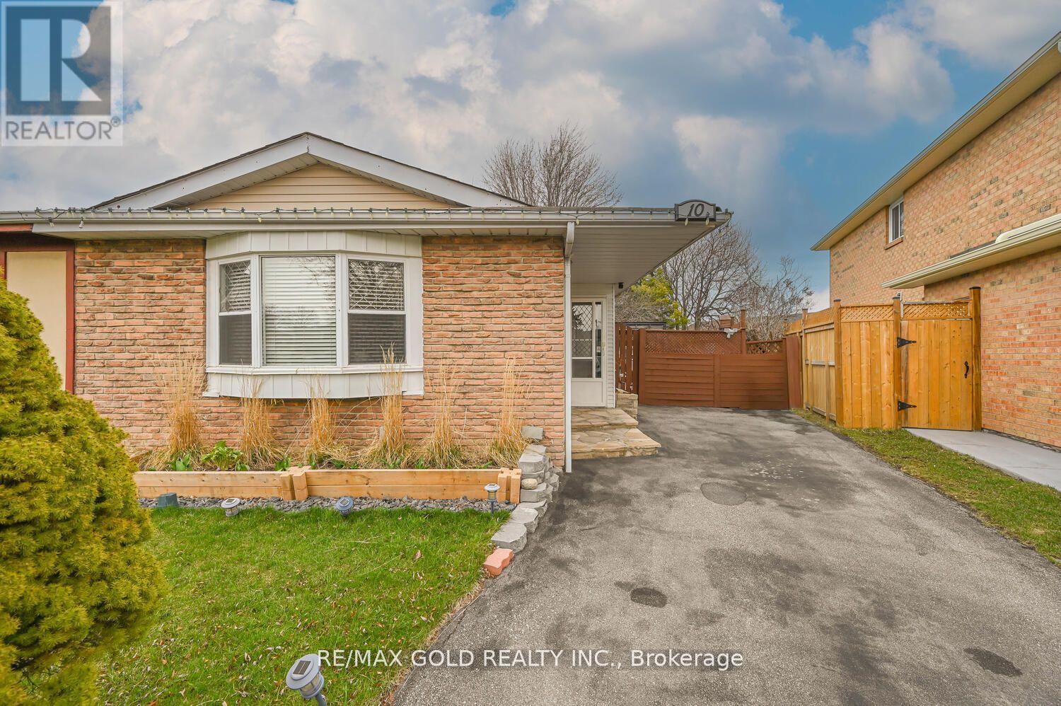 10 Cupola Court, Brampton (Madoc), Ontario  L6V 2R5 - Photo 2 - W12190144