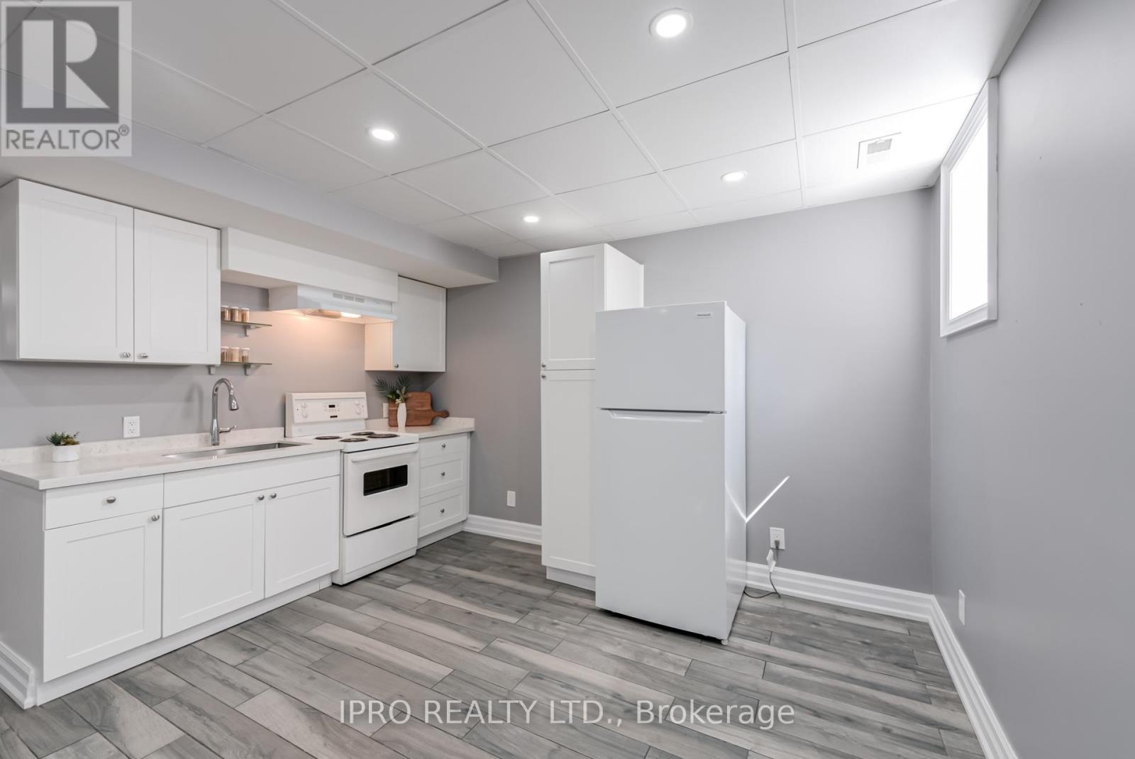 75 Ronald Avenue, Toronto (Briar Hill-Belgravia), Ontario  M6E 4M8 - Photo 35 - W12190172