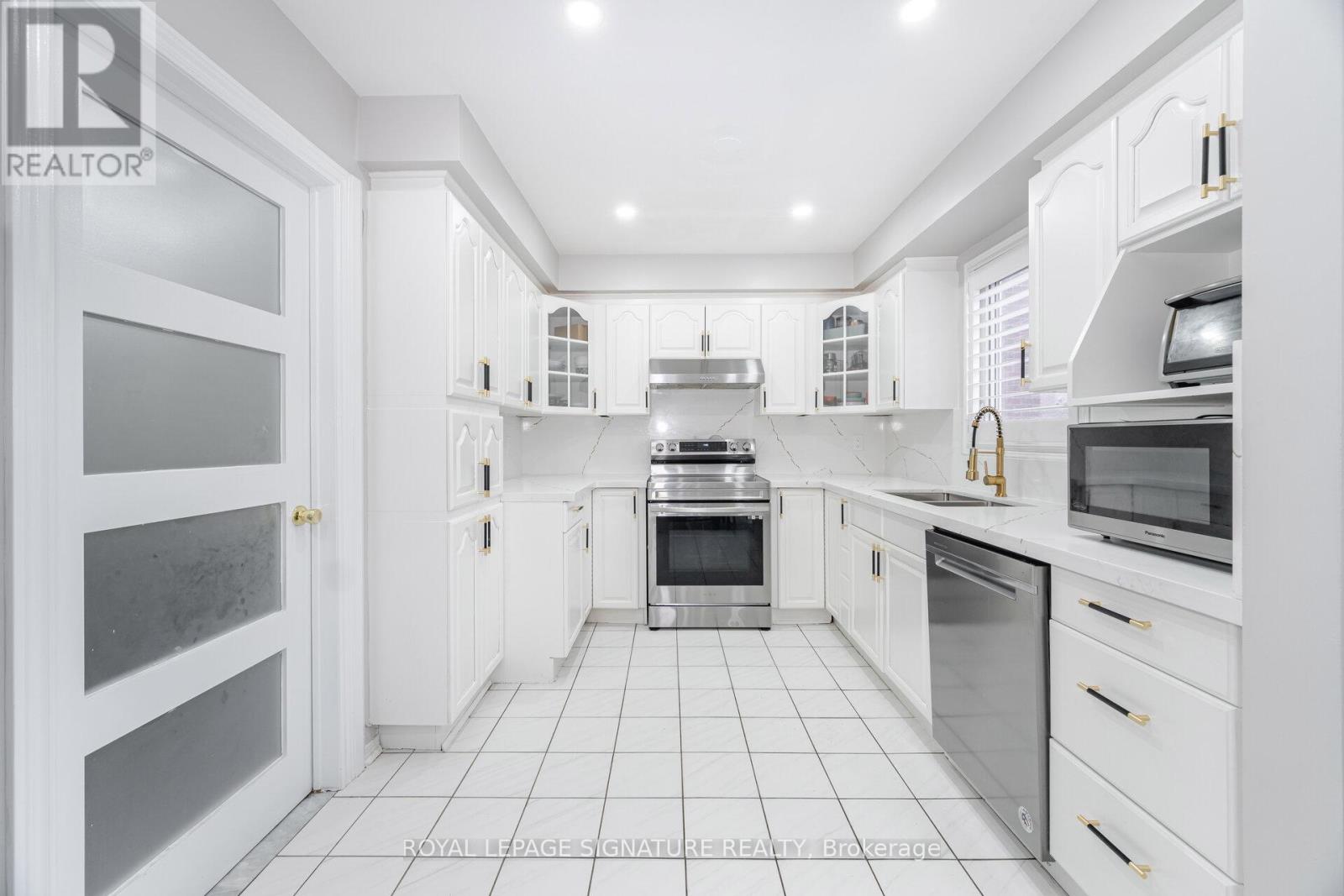 629 Amesbury Avenue, Mississauga, Ontario  L5R 3J1 - Photo 10 - W12190192