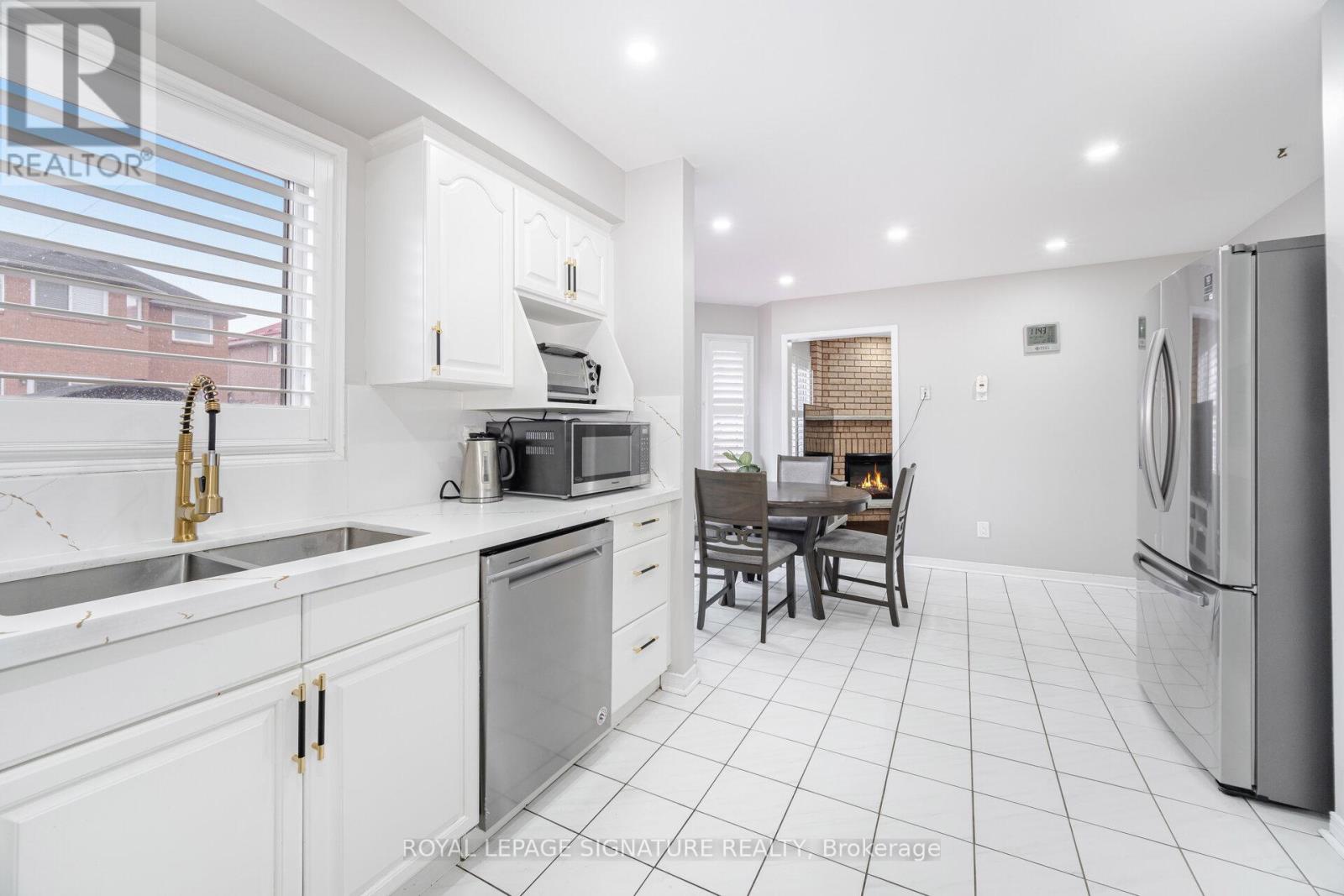 629 Amesbury Avenue, Mississauga, Ontario  L5R 3J1 - Photo 12 - W12190192