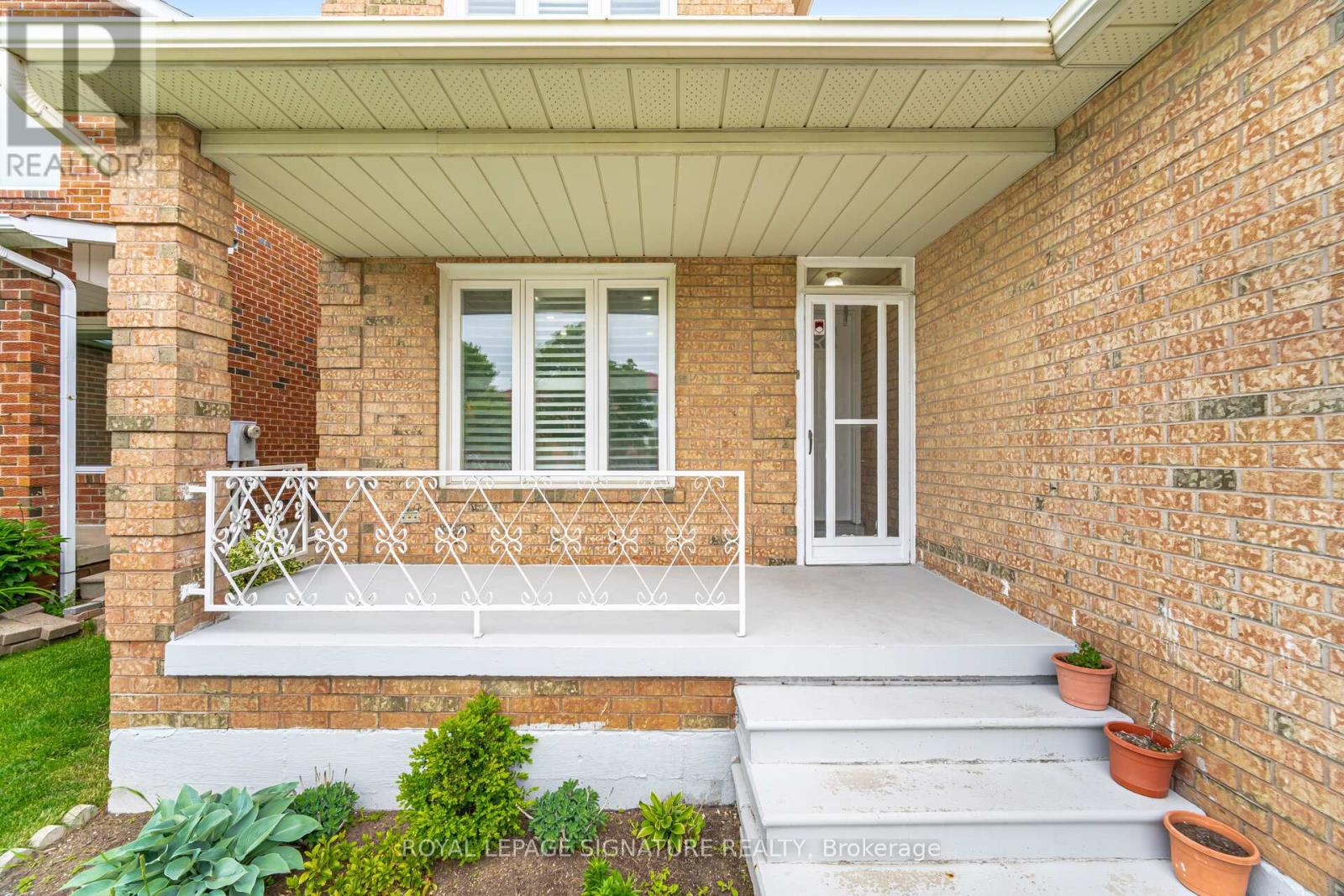 629 Amesbury Avenue, Mississauga, Ontario  L5R 3J1 - Photo 2 - W12190192
