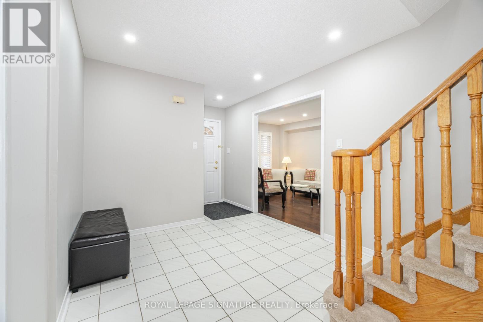 629 Amesbury Avenue, Mississauga, Ontario  L5R 3J1 - Photo 3 - W12190192