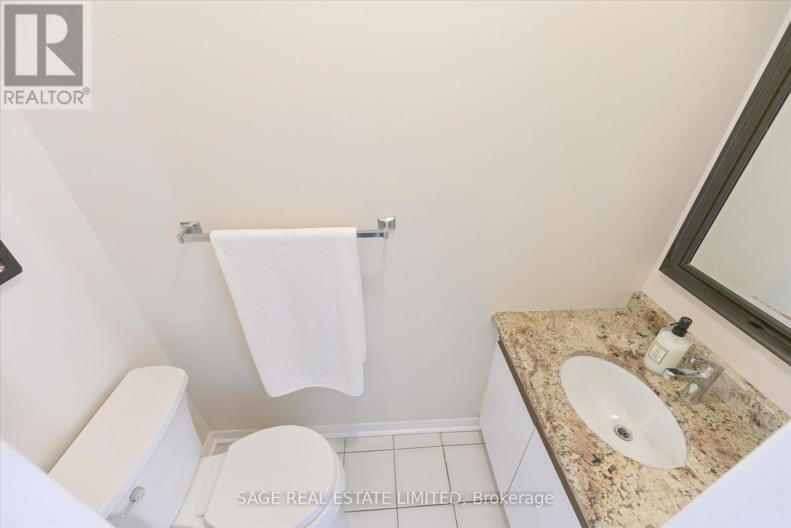 1 Goa Court, Toronto (Alderwood), Ontario  M8W 4Y2 - Photo 23 - W12190233