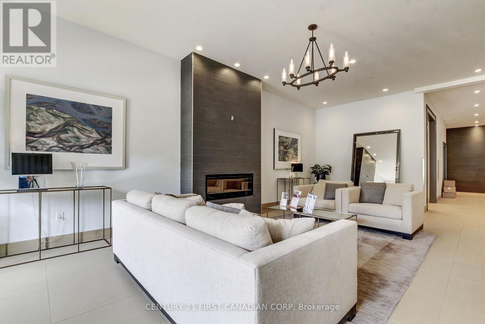 Property at 240 VILLAGEWALK BOULEVARD image 4