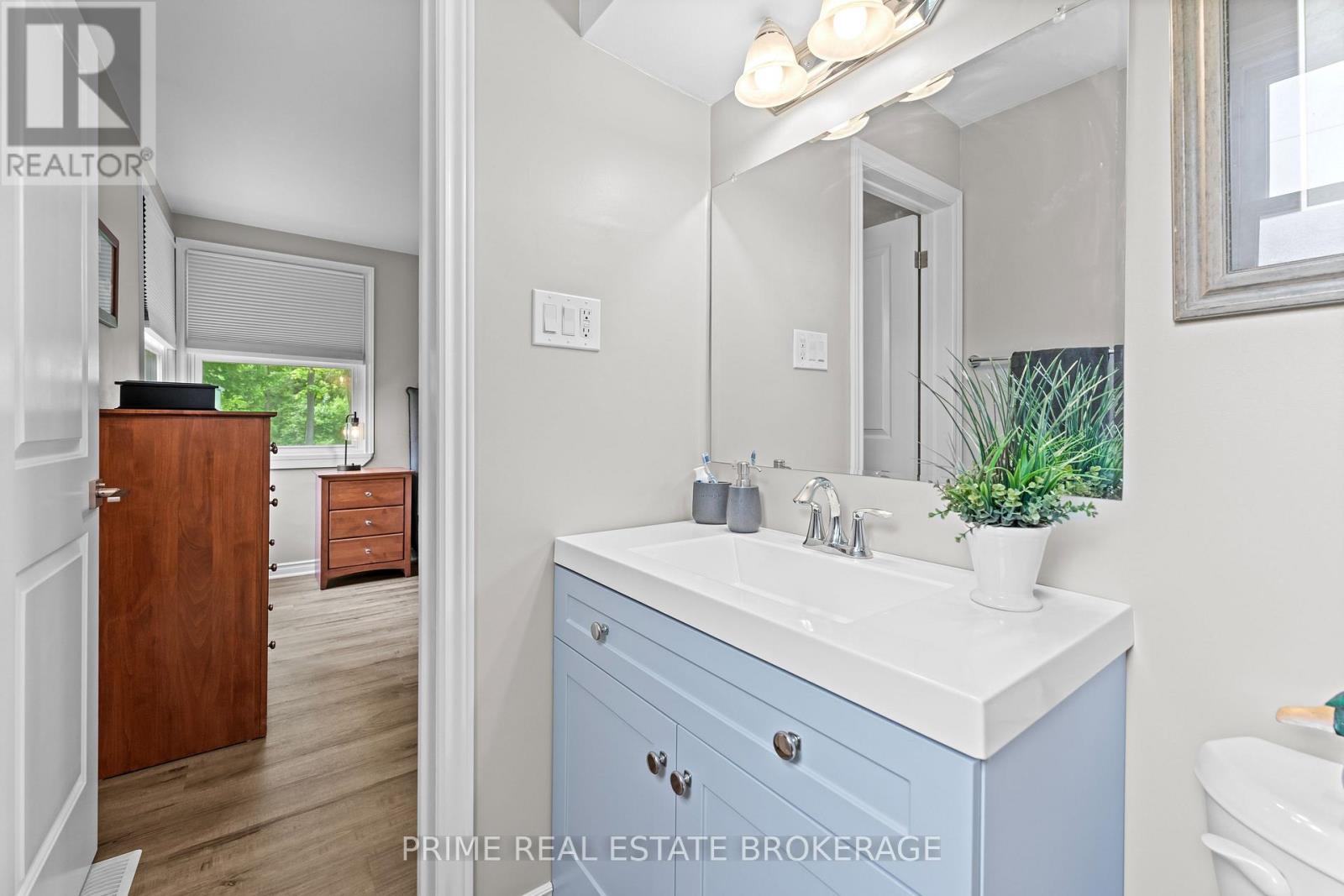 3304 Cromarty Drive, Thames Centre (Putnam), Ontario  N0L 2B0 - Photo 29 - X12190299