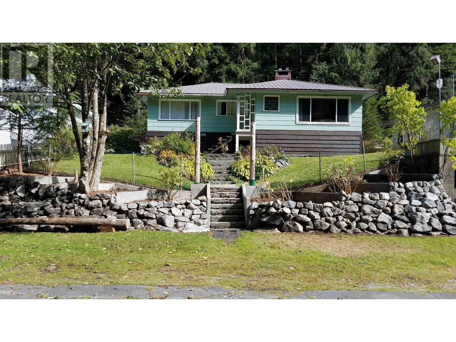 102 GARDEN DRIVE, Bella Coola, British Columbia