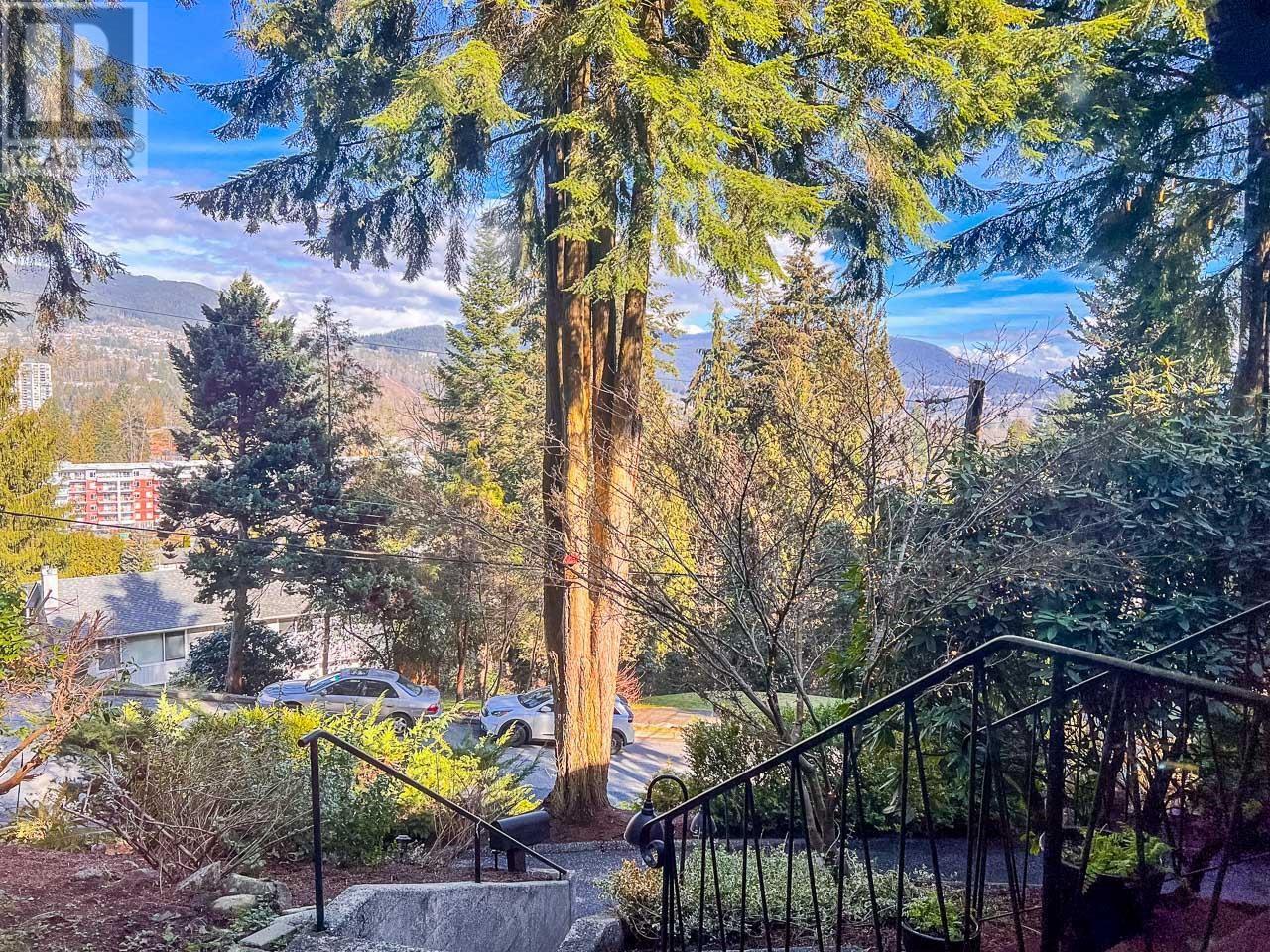 3345 Viewmount Drive, Port Moody, British Columbia  V3H 2L8 - Photo 9 - R2992882