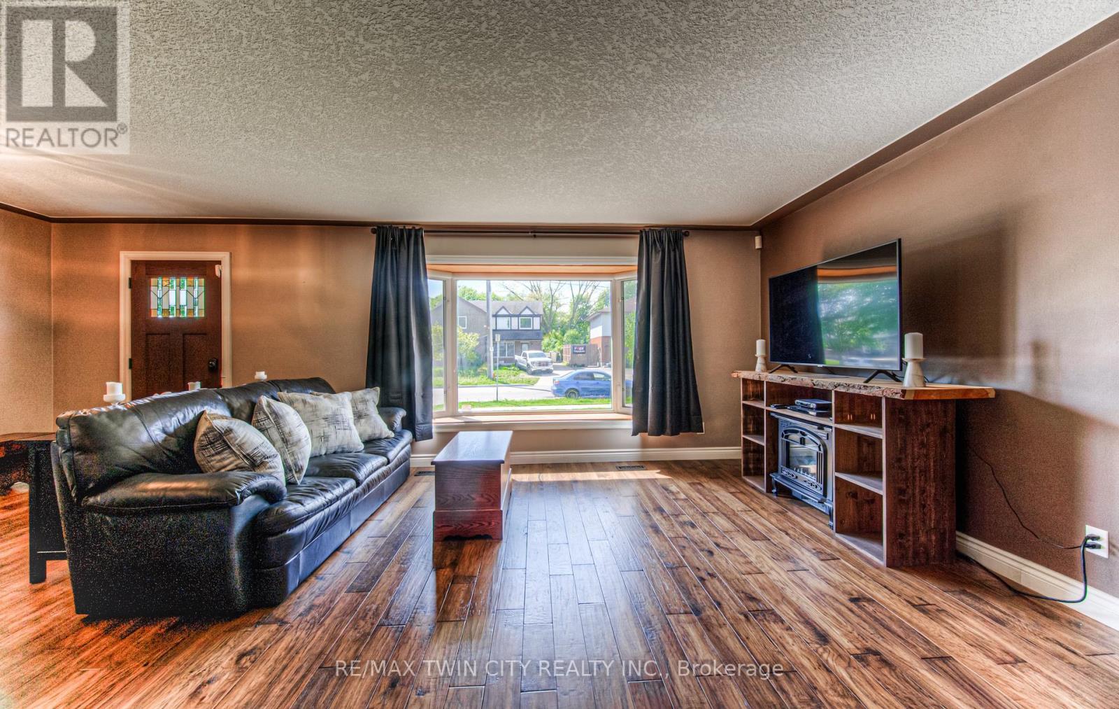 100 Jansen Avenue, Kitchener, Ontario  N2A 2L6 - Photo 11 - X12190152