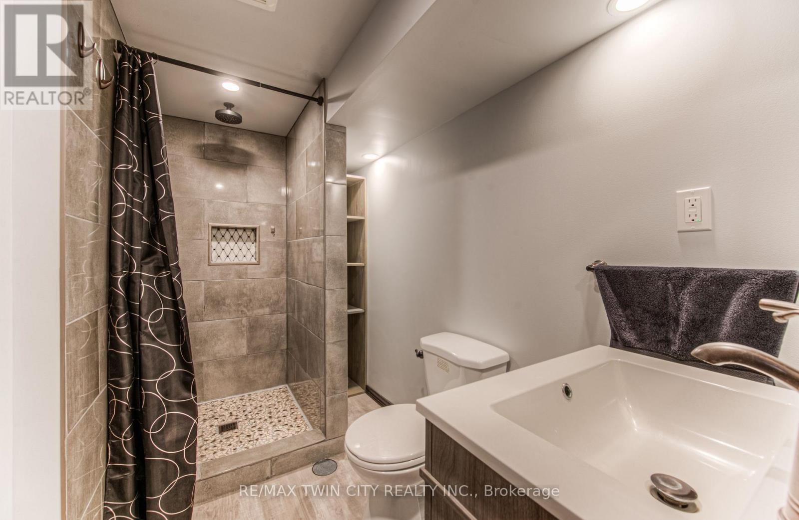 100 Jansen Avenue, Kitchener, Ontario  N2A 2L6 - Photo 23 - X12190152