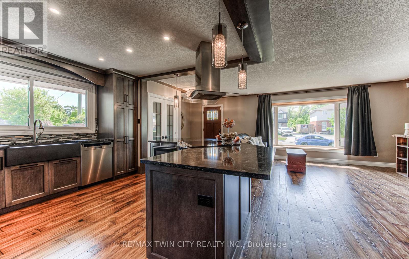 100 Jansen Avenue, Kitchener, Ontario  N2A 2L6 - Photo 6 - X12190152