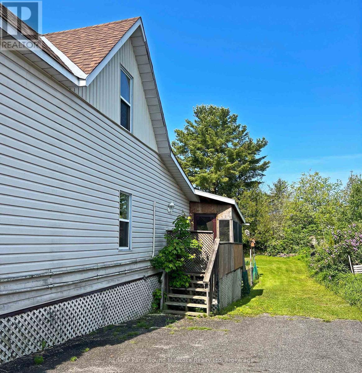 49 Emily Street, Parry Sound, Ontario  P2A 2P6 - Photo 6 - X12189960