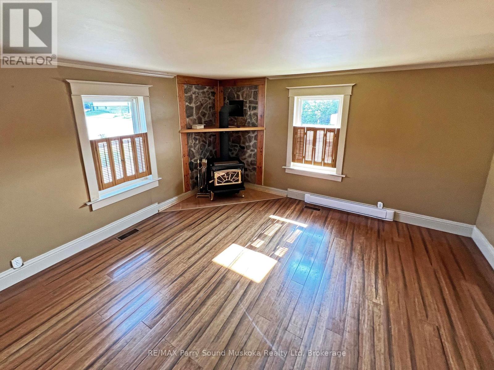 49 Emily Street, Parry Sound, Ontario  P2A 2P6 - Photo 8 - X12189960