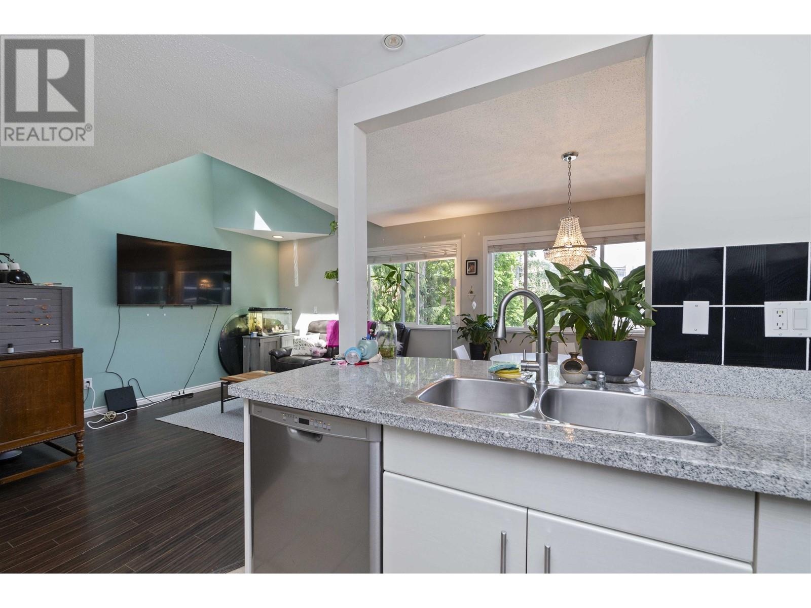 103 22367 St Anne Avenue, Maple Ridge, British Columbia  V2X 2E7 - Photo 9 - R3009932