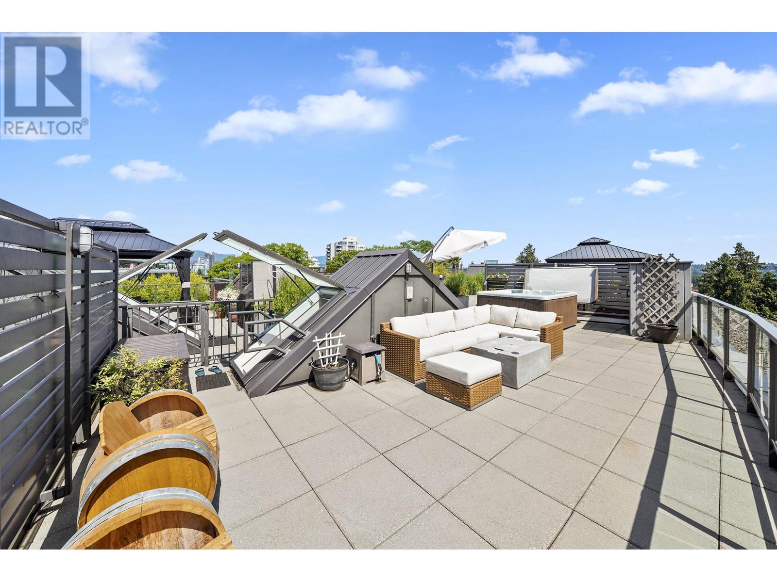 404 20 E ROYAL AVENUE, New Westminster, British Columbia
