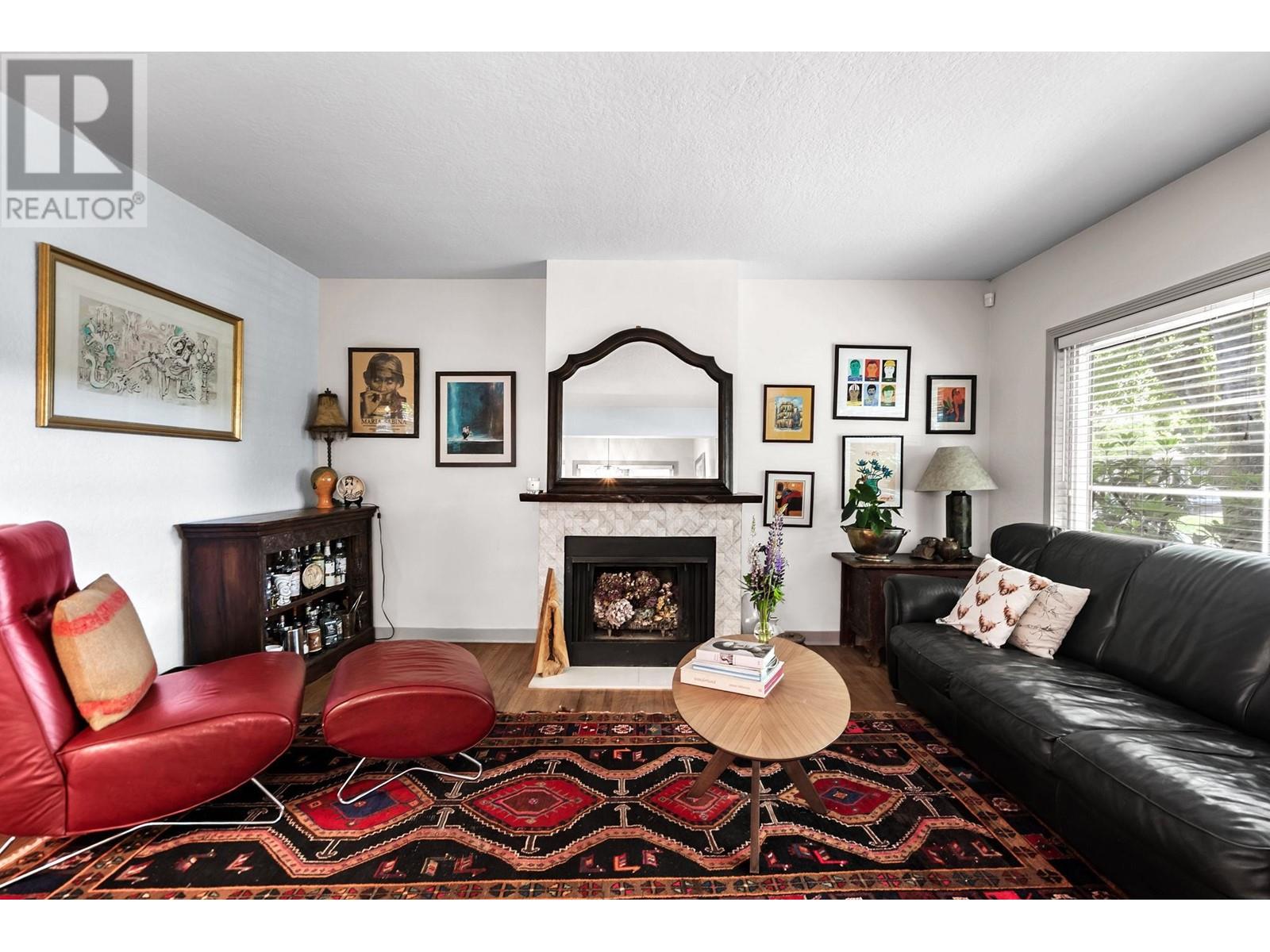 2307 W 3rd Avenue, Vancouver, British Columbia  V6K 1L6 - Photo 2 - R3009957