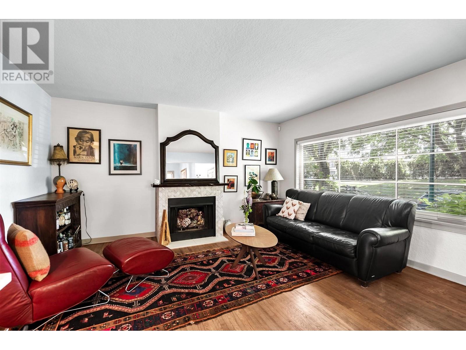 2307 W 3rd Avenue, Vancouver, British Columbia  V6K 1L6 - Photo 3 - R3009957