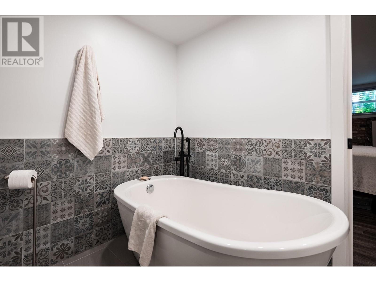 2307 W 3rd Avenue, Vancouver, British Columbia  V6K 1L6 - Photo 35 - R3009957