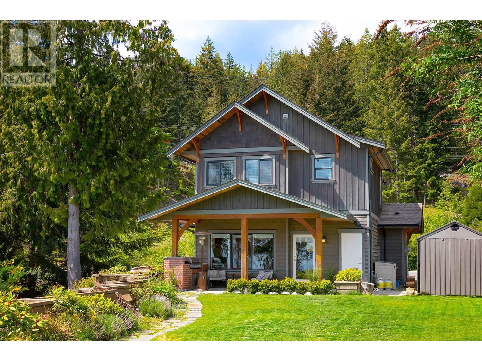Property at 927 FAIRWAY LANE image 1