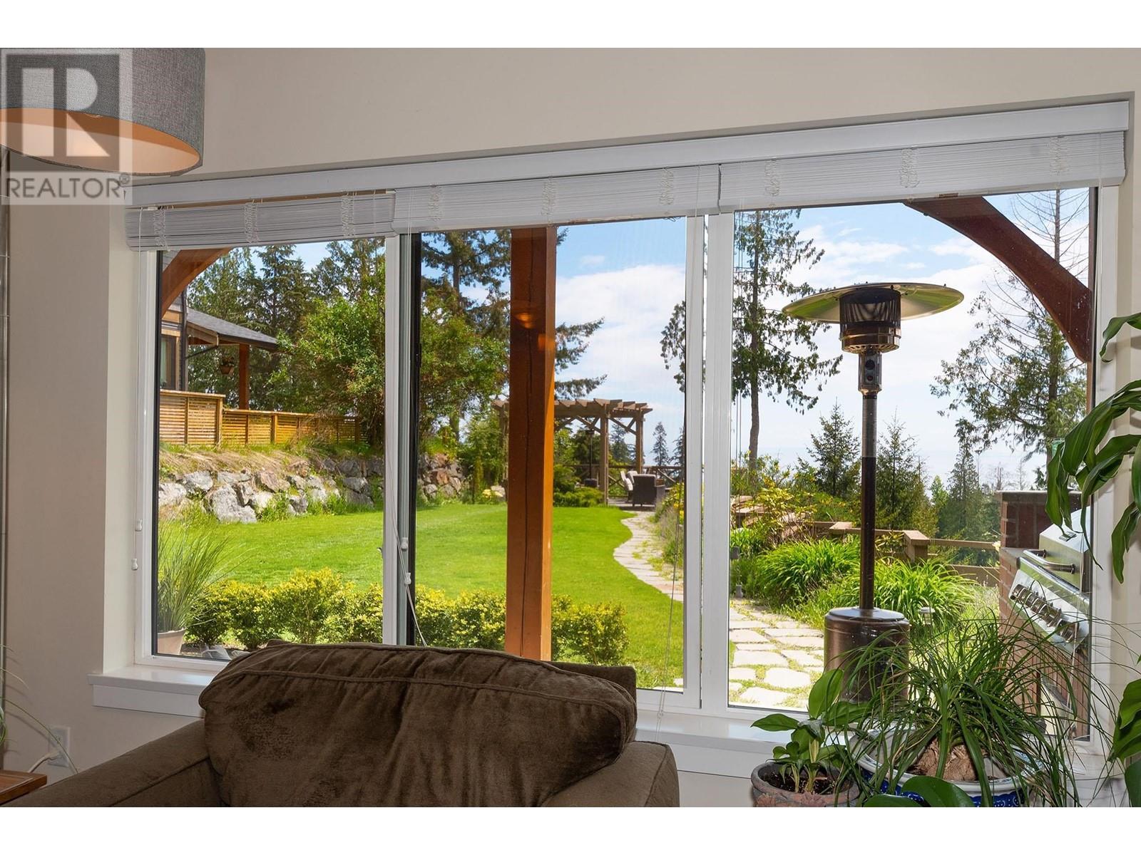 Property at 927 FAIRWAY LANE image 3