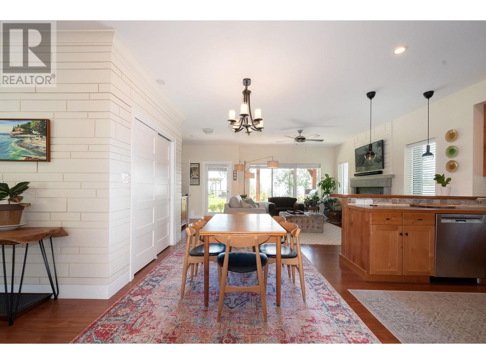 Property at 927 FAIRWAY LANE image 4