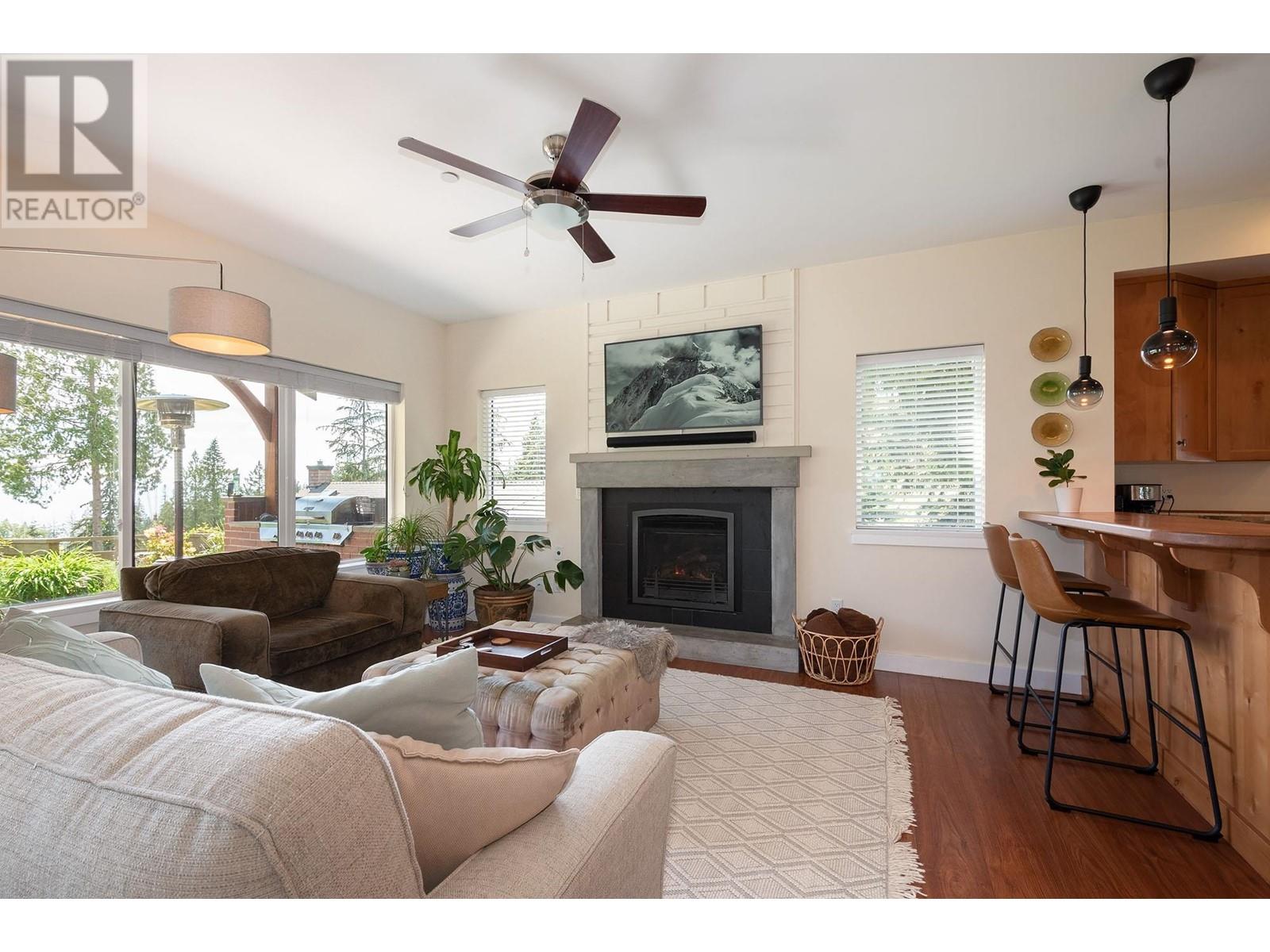 Property at 927 FAIRWAY LANE image 5