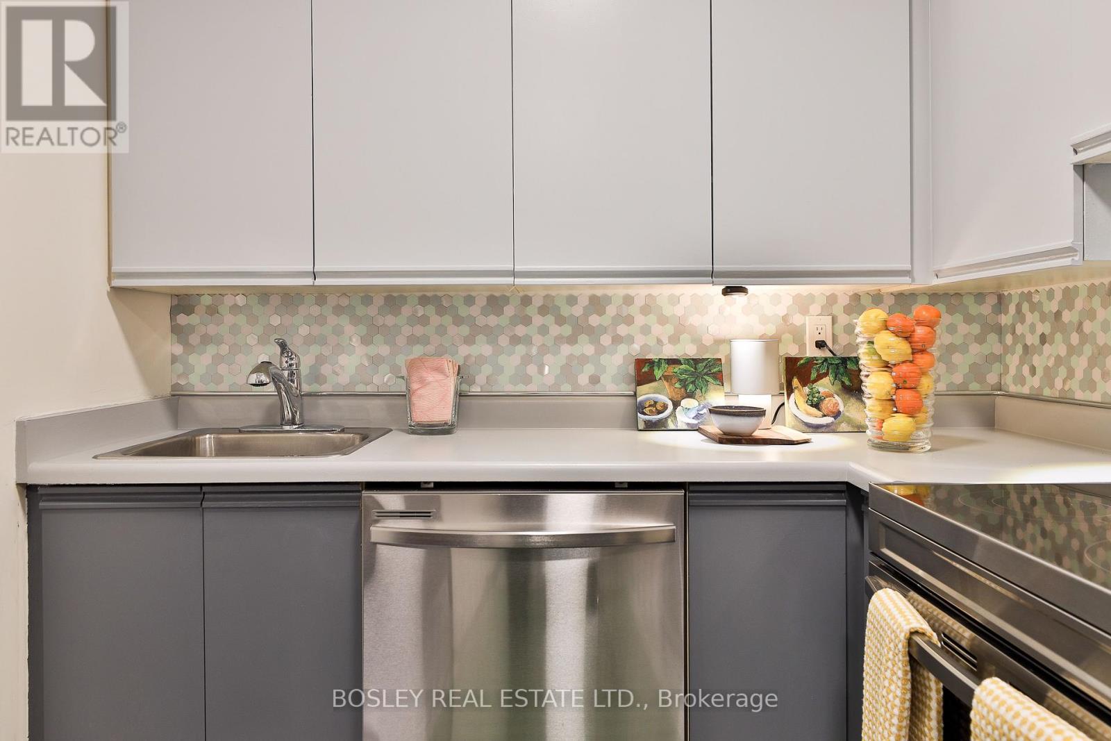 208 - 25 Maitland Street, Toronto, Ontario  M4Y 2W1 - Photo 17 - C12190324