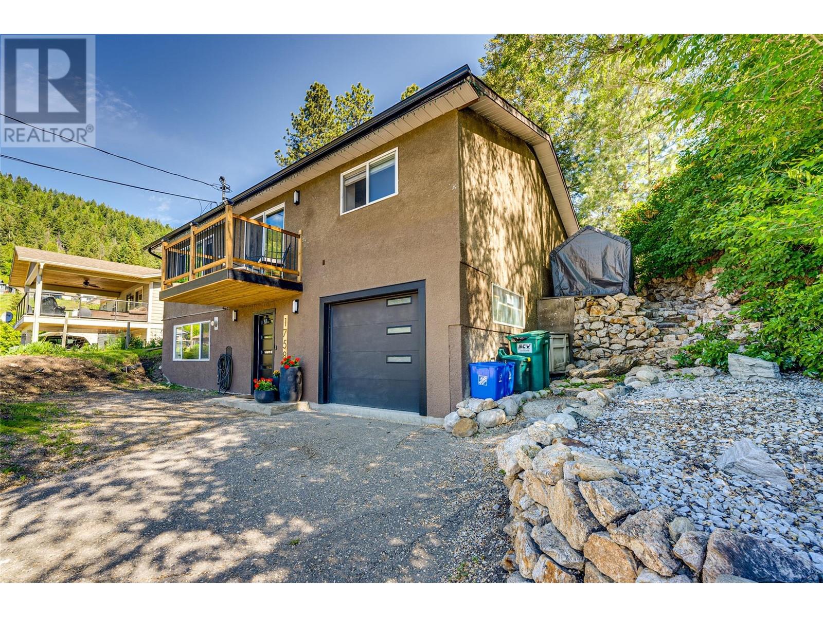 Property at 1758 Grandview Avenue image 3