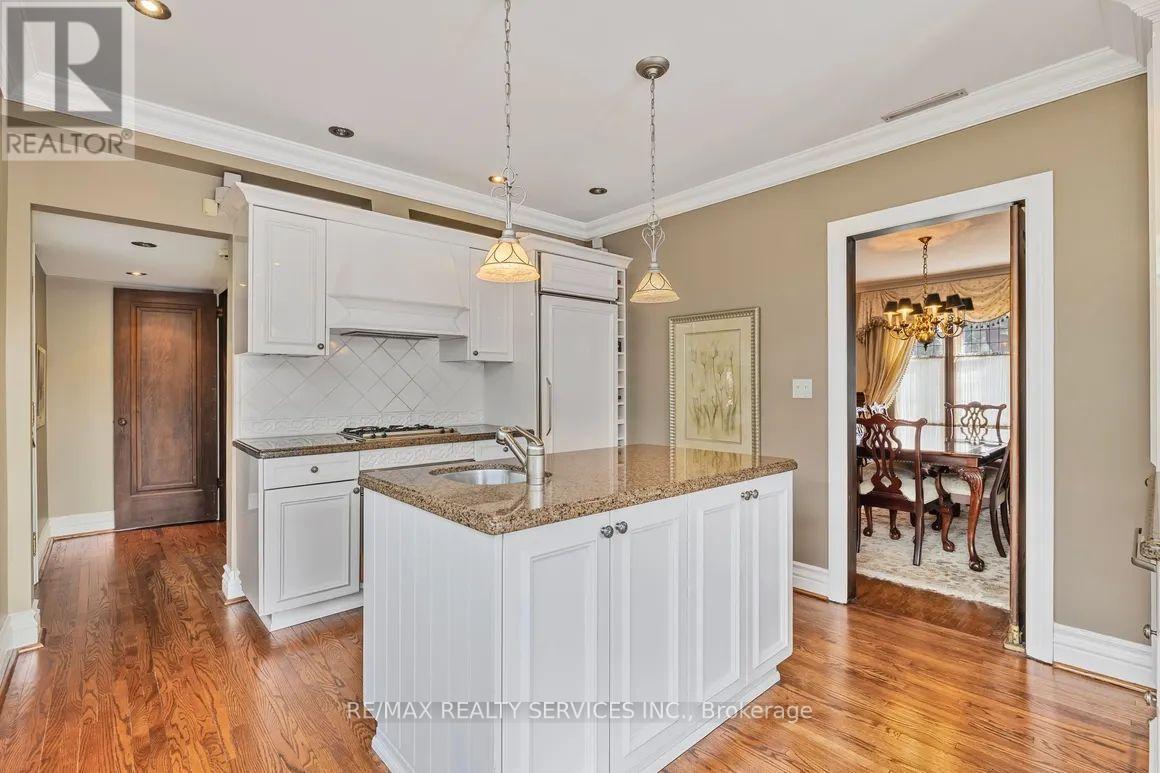 80 Jackson Avenue, Toronto, Ontario  M8X 2J8 - Photo 18 - W12169940