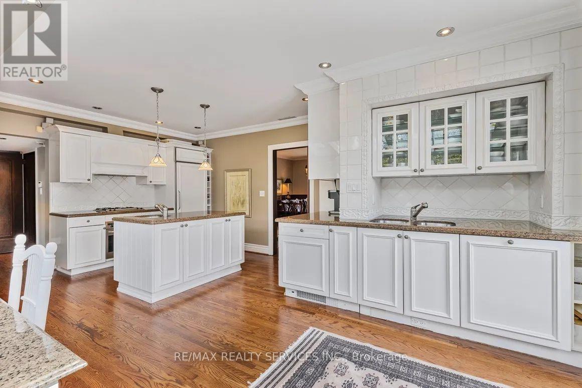80 Jackson Avenue, Toronto, Ontario  M8X 2J8 - Photo 20 - W12169940