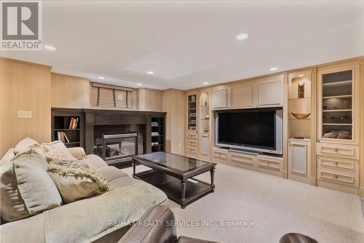 80 Jackson Avenue, Toronto, Ontario  M8X 2J8 - Photo 37 - W12169940