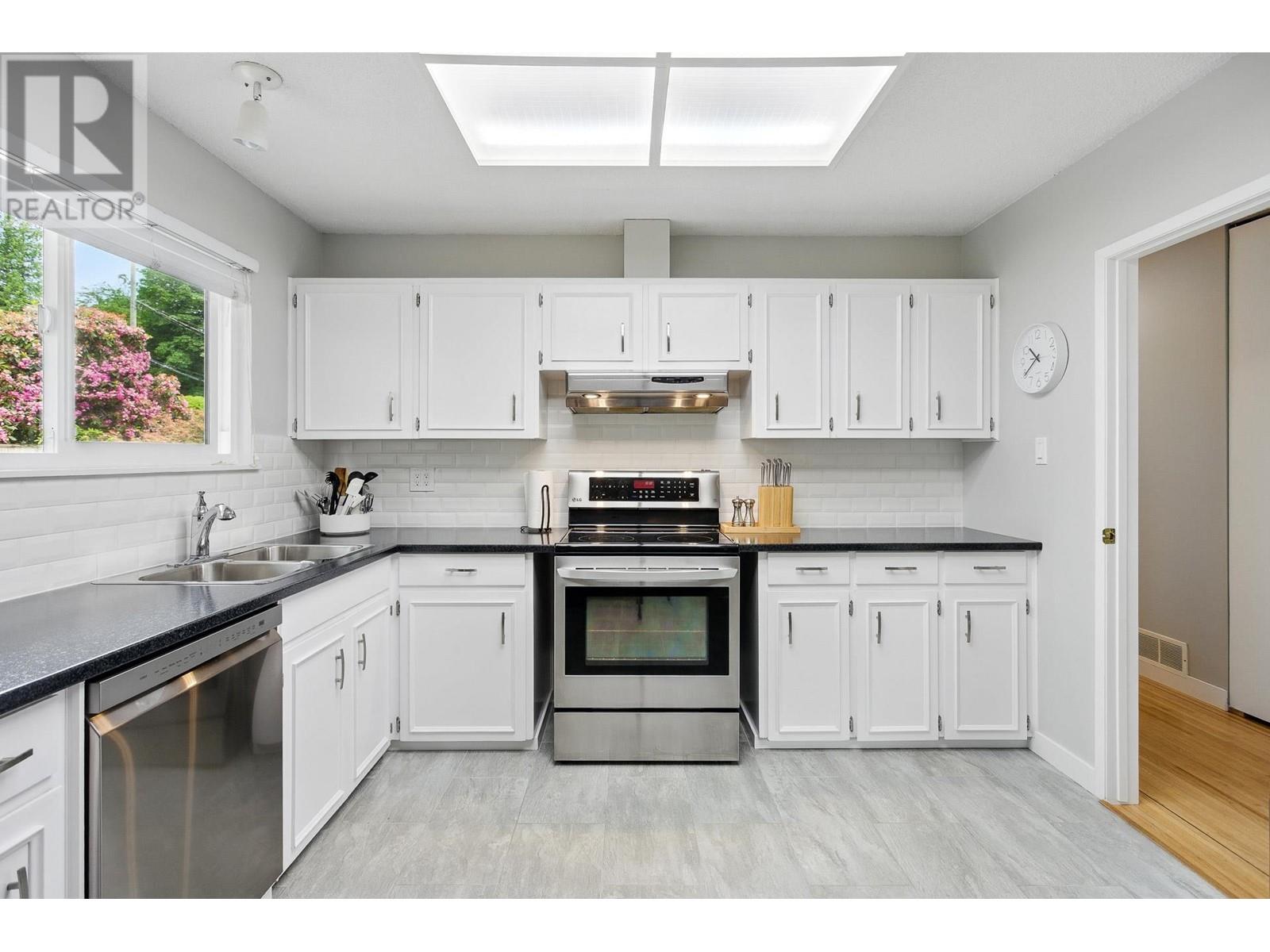 3032 Armada Street, Coquitlam, British Columbia  V3C 3S3 - Photo 9 - R3009670