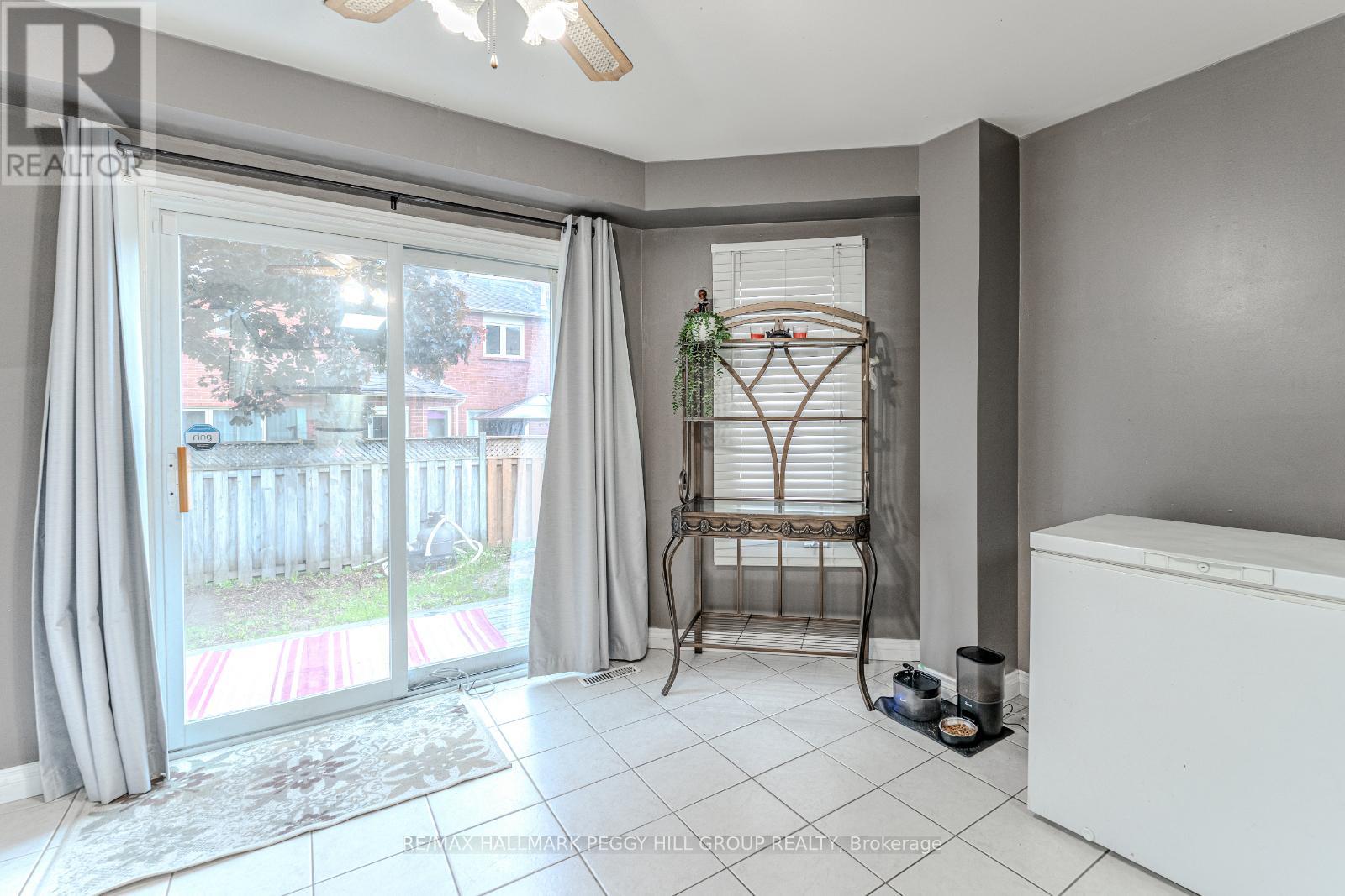 188 Kozlov Street, Barrie, Ontario  L4N 7H5 - Photo 4 - S12190316