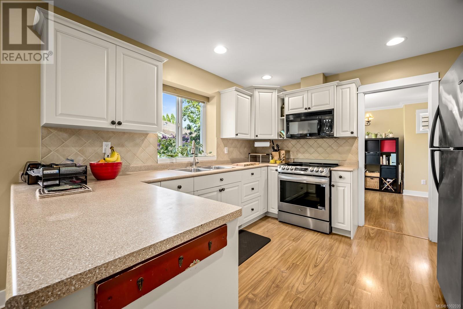 Property at 2364 Idiens Way image 3
