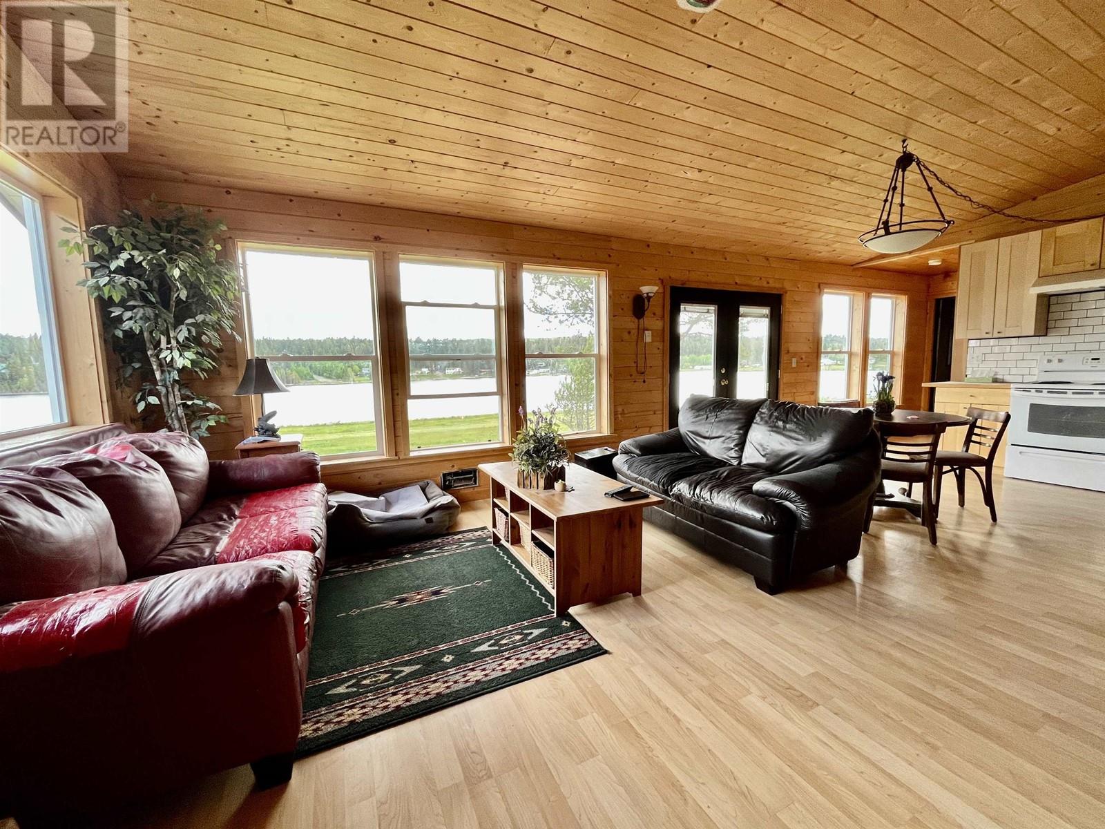 5574 Lakeside Court, 100 Mile House, British Columbia  V0K 2E1 - Photo 6 - R3009910