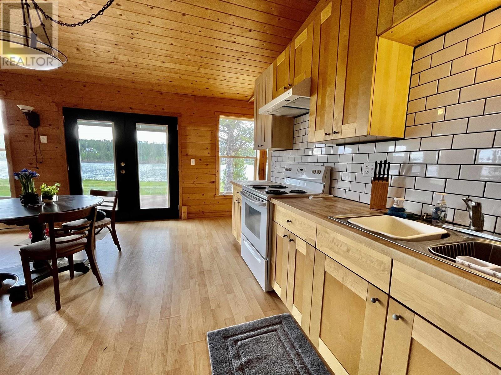 5574 Lakeside Court, 100 Mile House, British Columbia  V0K 2E1 - Photo 10 - R3009910