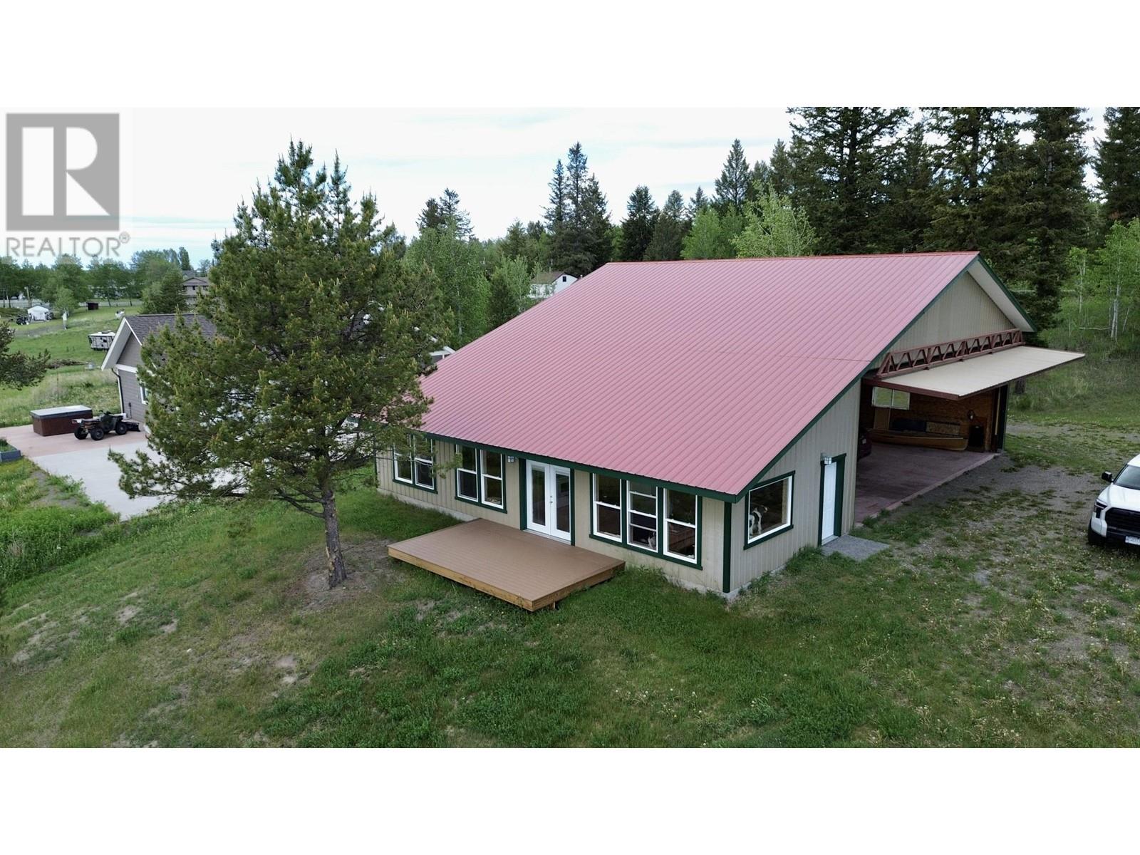 5574 LAKESIDE COURT, 100 Mile House, British Columbia