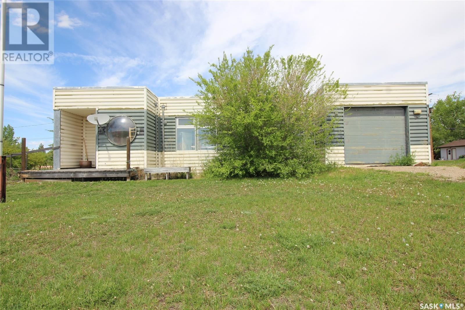 303 1st Avenue W, Climax, Saskatchewan  S0N 0N0 - Photo 1 - SK008011