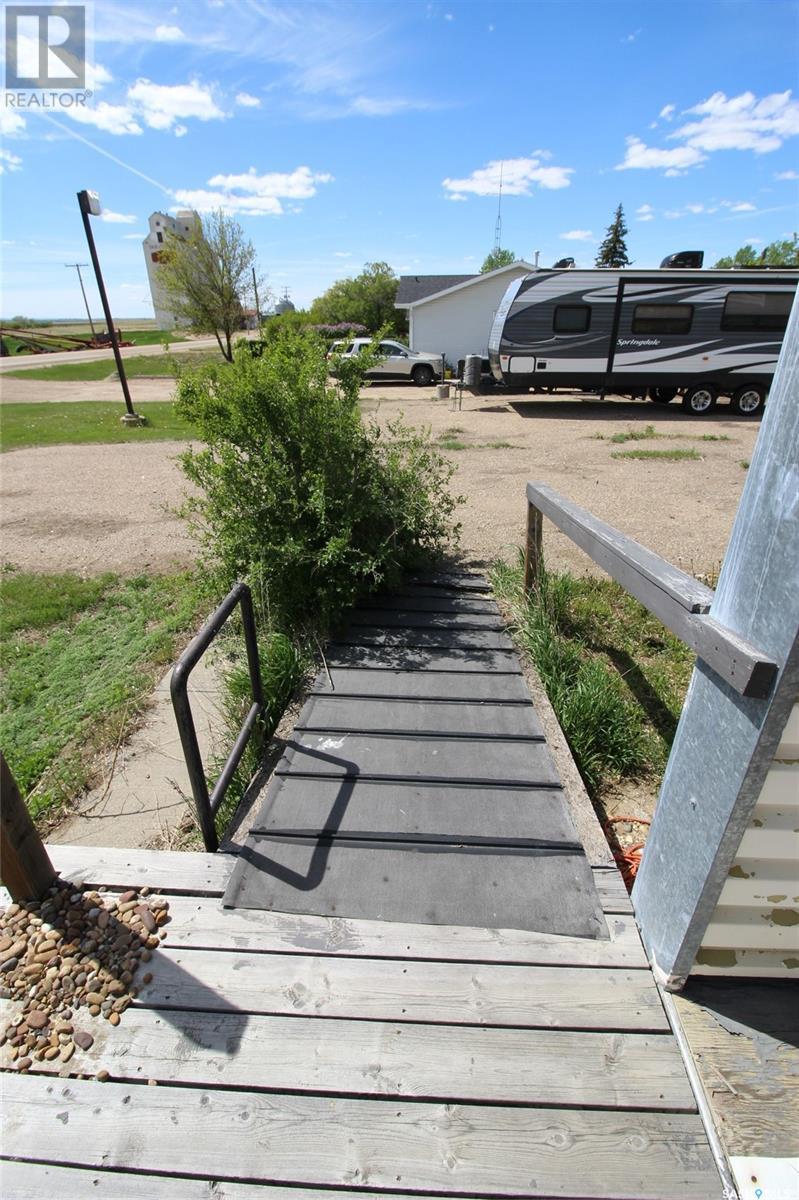 303 1st Avenue W, Climax, Saskatchewan  S0N 0N0 - Photo 24 - SK008011