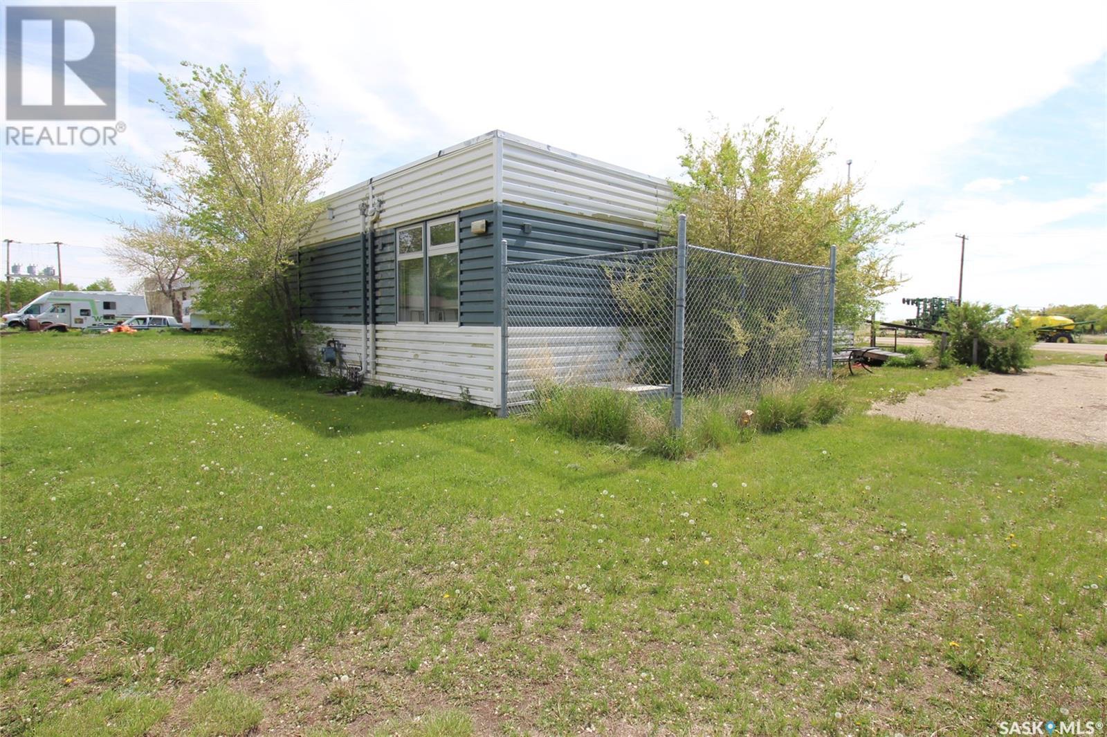 303 1st Avenue W, Climax, Saskatchewan  S0N 0N0 - Photo 31 - SK008011
