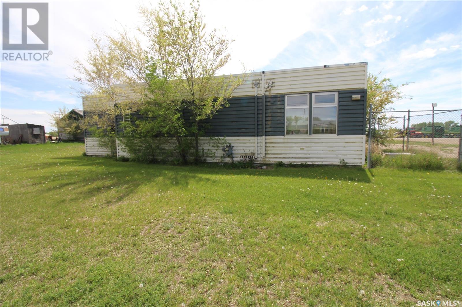 303 1st Avenue W, Climax, Saskatchewan  S0N 0N0 - Photo 32 - SK008011