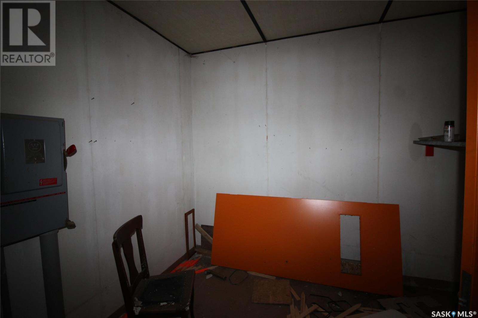 303 1st Avenue W, Climax, Saskatchewan  S0N 0N0 - Photo 38 - SK008011