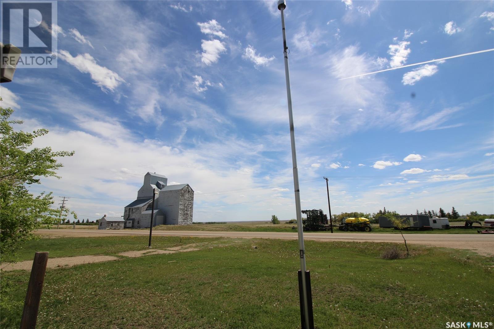 303 1st Avenue W, Climax, Saskatchewan  S0N 0N0 - Photo 39 - SK008011
