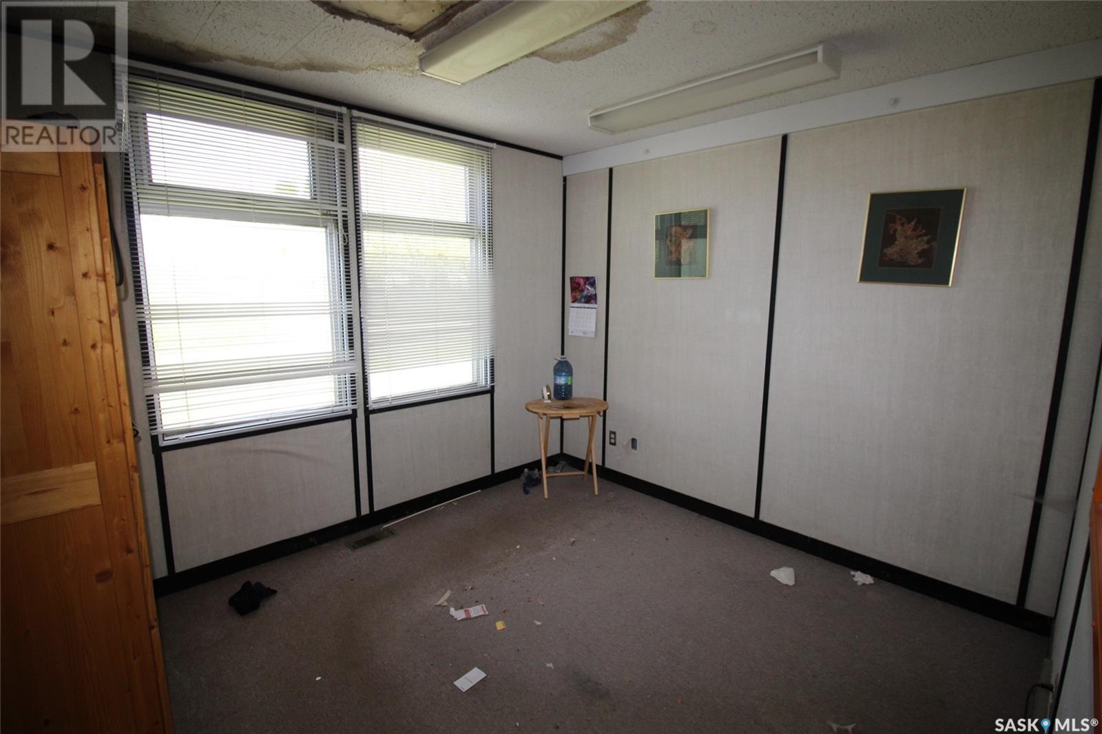 303 1st Avenue W, Climax, Saskatchewan  S0N 0N0 - Photo 6 - SK008011